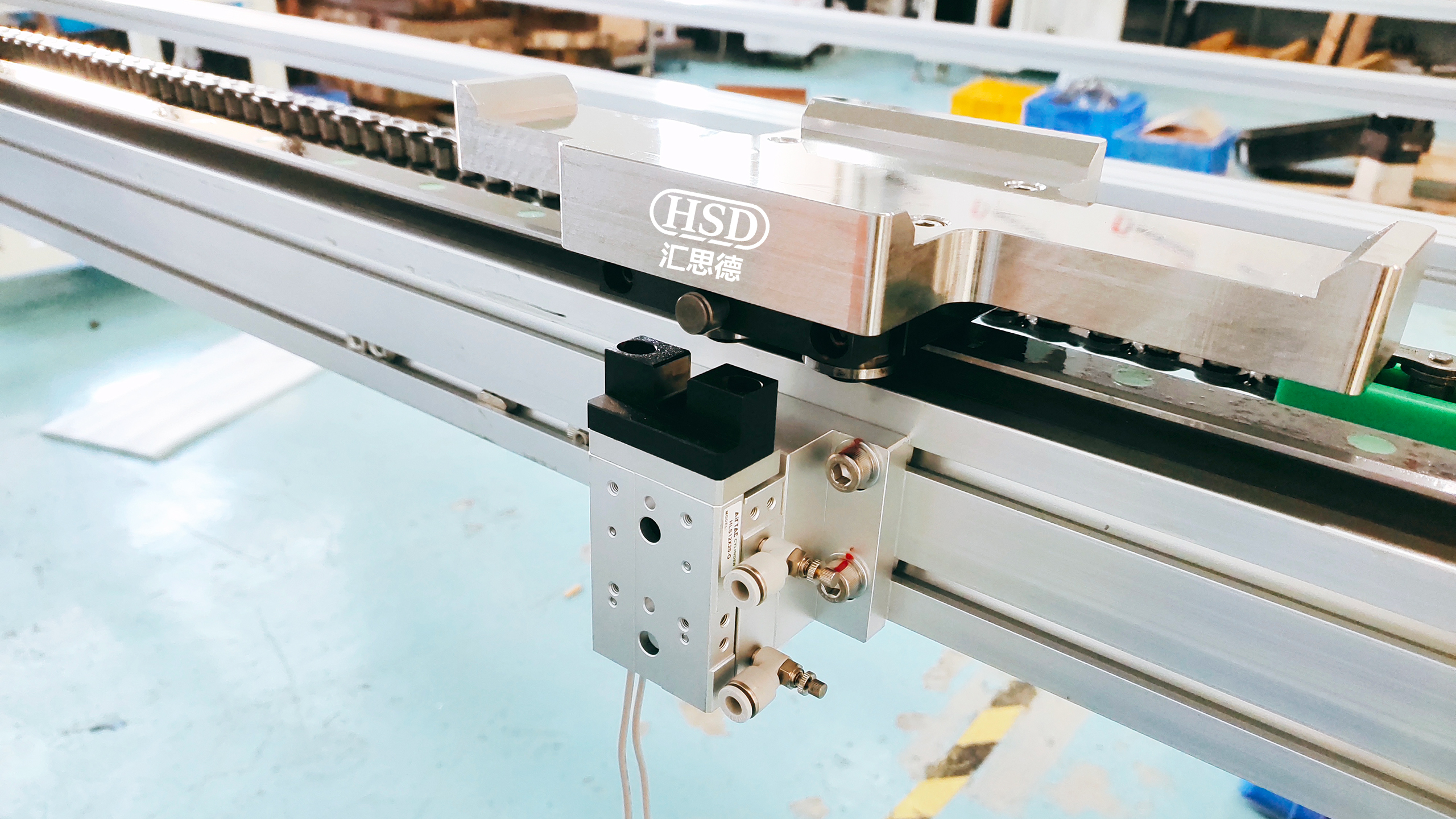  环形导轨运送线二次定位计划选型剖析：摆臂式定位与滑台气缸定位比照